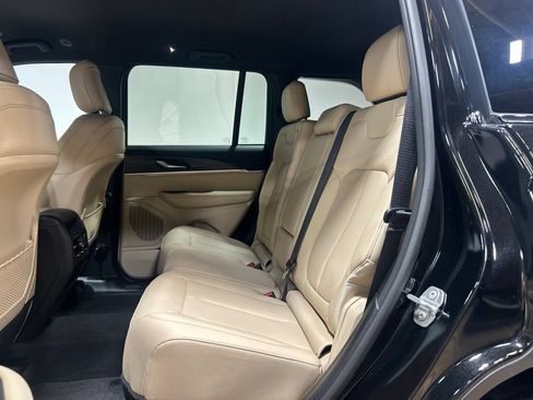 Used 2023 Jeep Grand Cherokee Limited AWD/4WD image 22