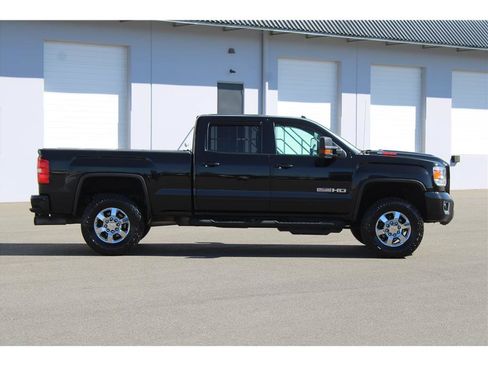 Used 2019 GMC Sierra 3500 SLT w/ All-Terrain HD Package AWD/4WD image 4