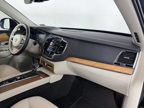 Used 2022 Volvo XC90 T6 Momentum w/ Advanced Package AWD/4WD image 14