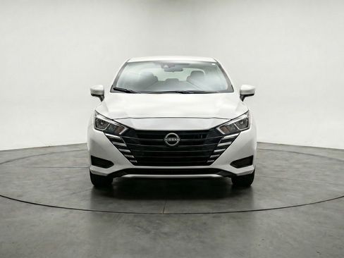 Used 2025 Nissan Versa SV FWD image 2