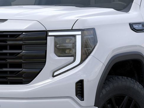 Used 2025 GMC Sierra 1500 Elevation image 23