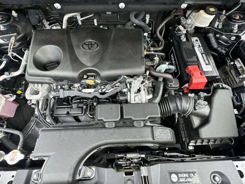 Used 2021 Toyota RAV4 XLE image 18