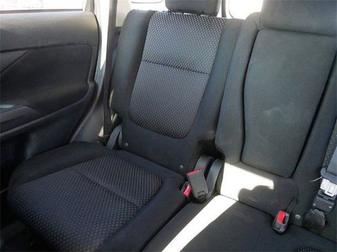 Used 2016 Mitsubishi Outlander SE image 13