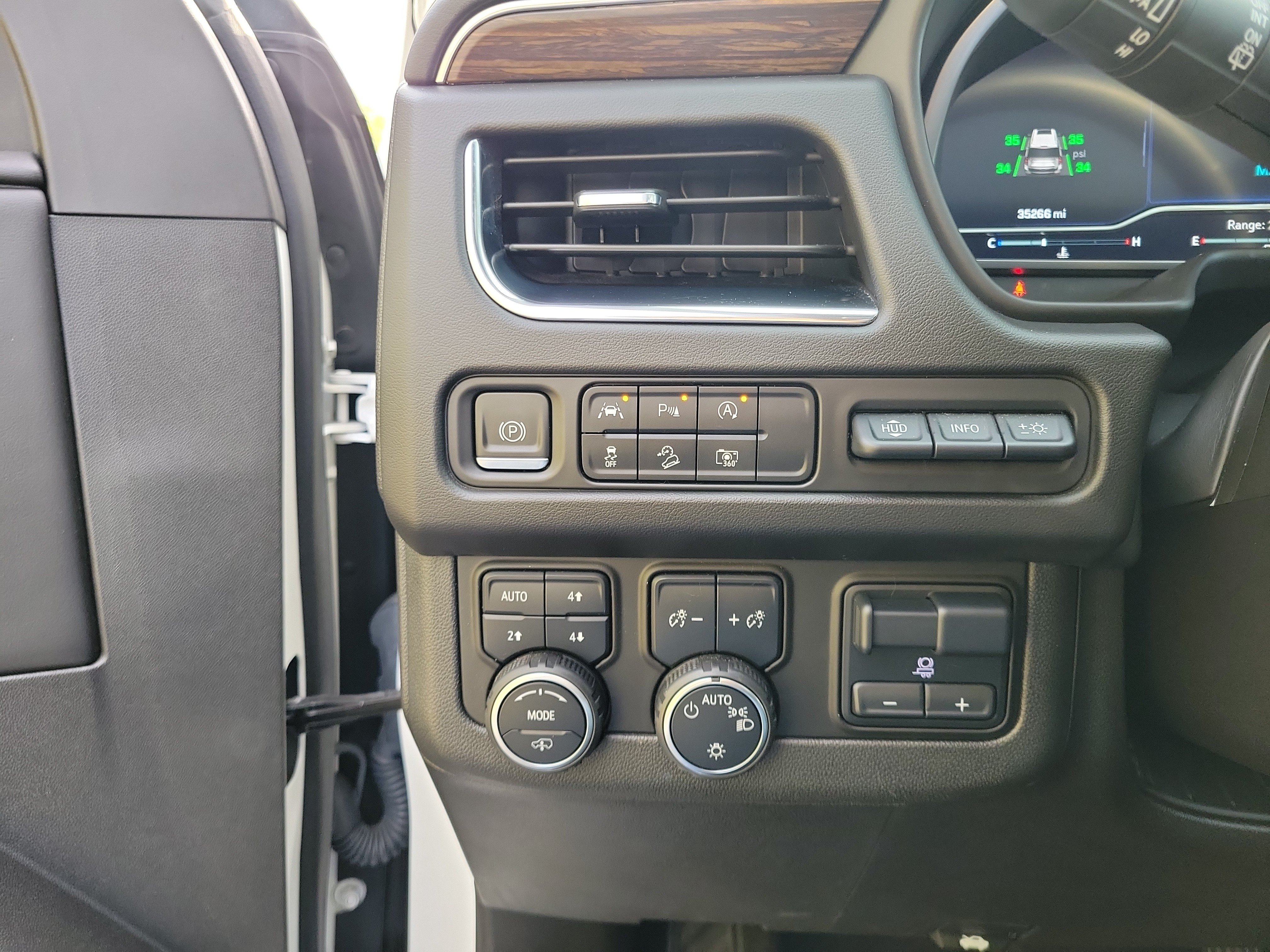 Used 2023 Chevrolet Suburban High Country AWD/4WD image 20