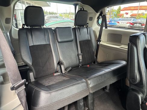 Used 2017 Dodge Grand Caravan SXT FWD image 20