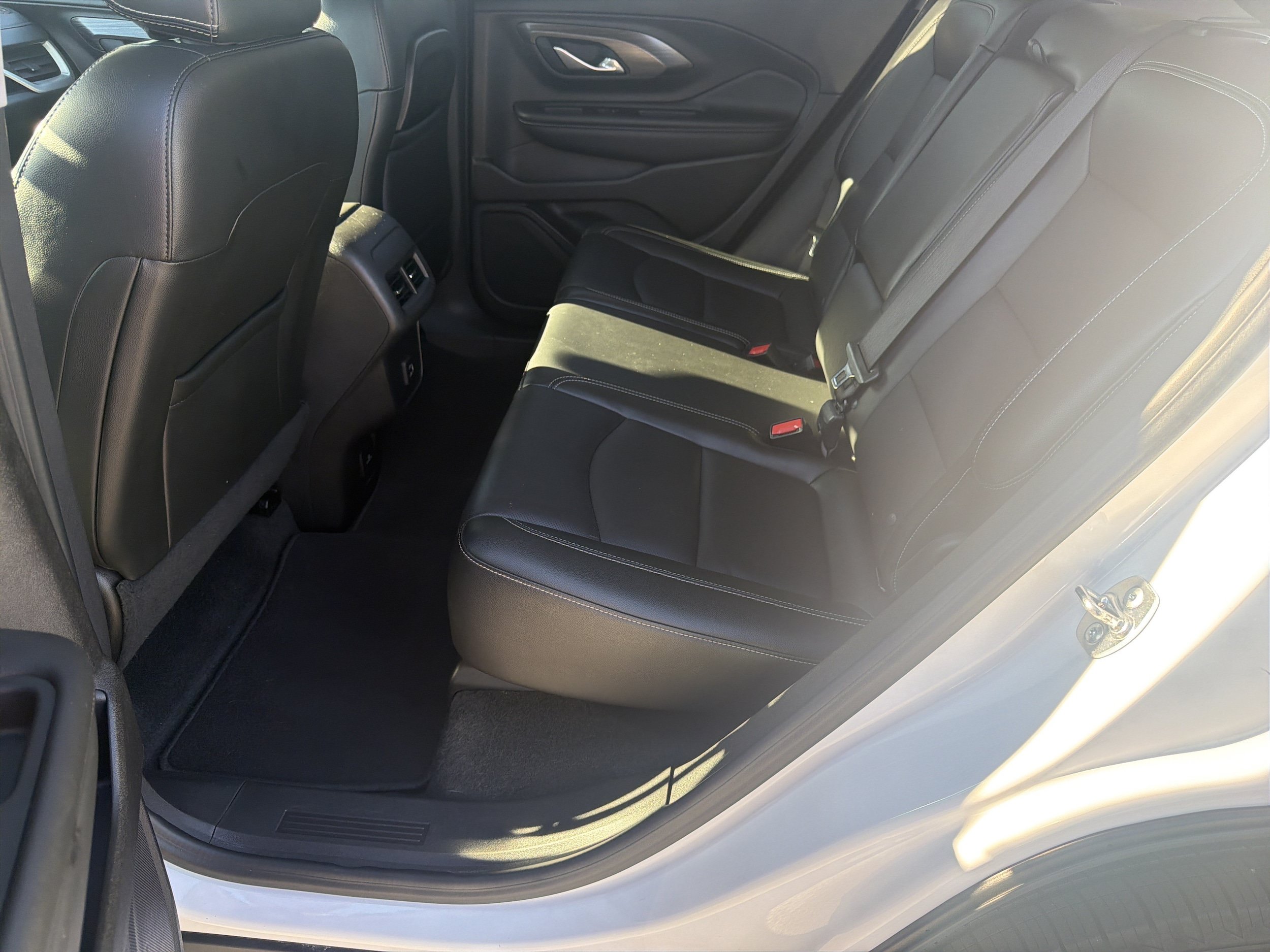Used 2024 GMC Terrain SLT AWD/4WD image 20