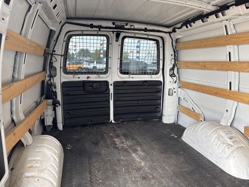 Used 2021 Chevrolet Express 2500 w/ Driver Convenience Package RWD image 19