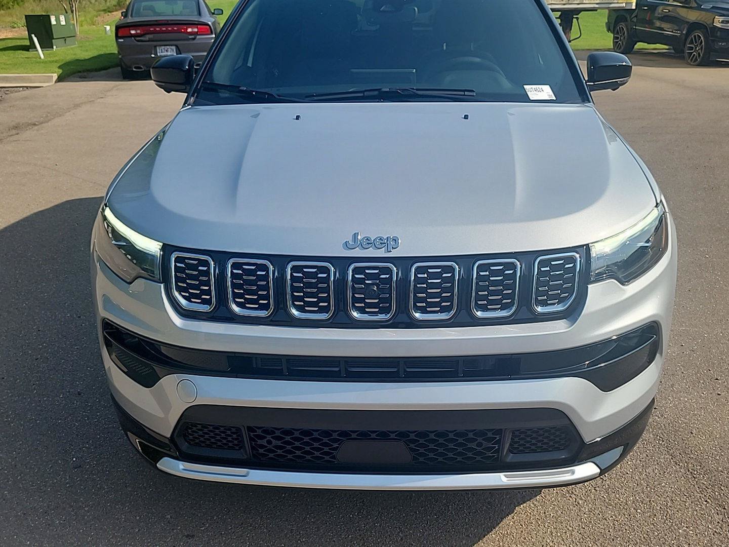 Certified 2025 Jeep Compass Limited w/ Elite Group AWD/4WD image 3
