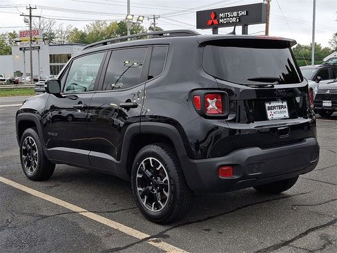 Used 2023 Jeep Renegade Latitude image 4
