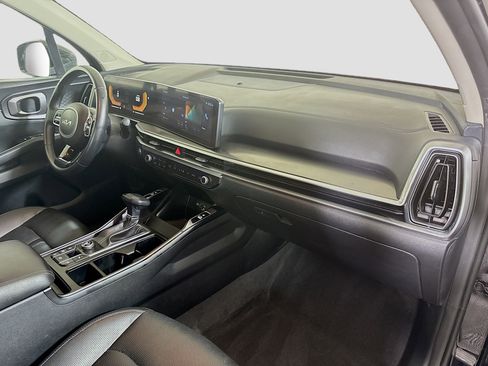 Used 2024 Kia Sorento S image 30