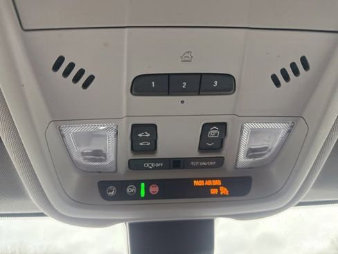 Used 2020 Chevrolet Equinox Premier image 34