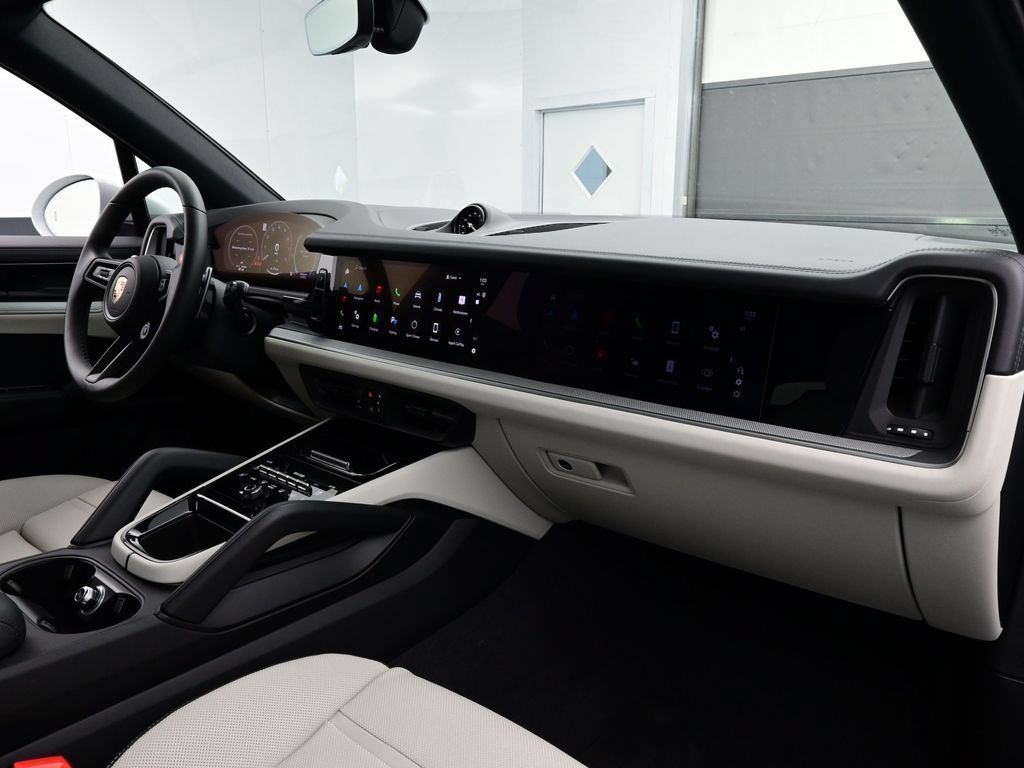 Certified 2025 Porsche Cayenne E-Hybrid AWD/4WD image 19