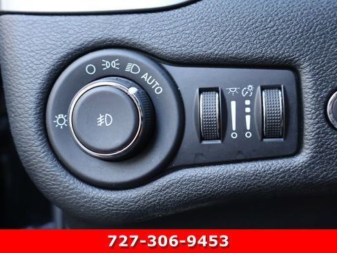 Used 2021 Jeep Cherokee Latitude Lux w/ Comfort/Convenience Group FWD image 21