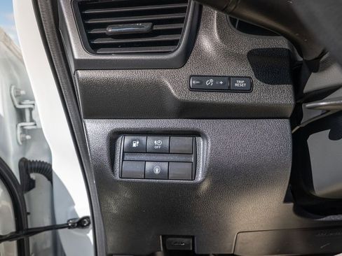 Used 2024 Nissan Leaf S image 16