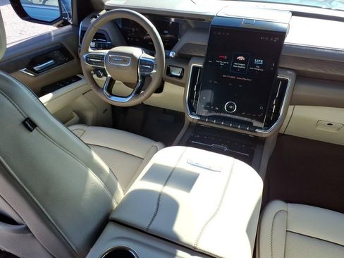 Used 2025 GMC Yukon Denali image 17