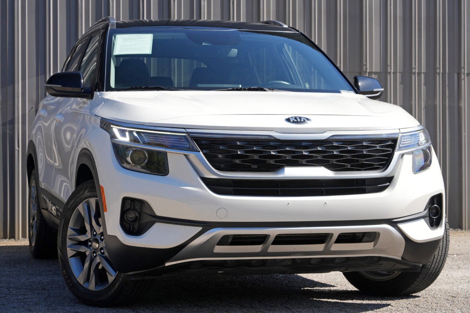Used 2021 Kia Seltos S FWD image 2