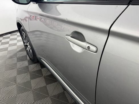 Used 2018 Mitsubishi Outlander ES image 22