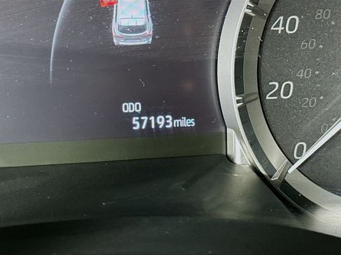 Used 2023 Toyota Highlander XLE image 19