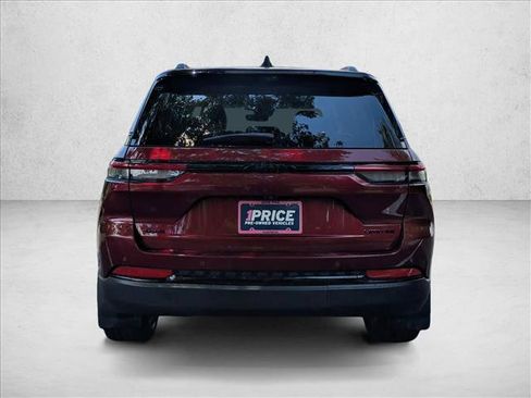 Used 2023 Jeep Grand Cherokee Limited w/ Luxury Tech Group II AWD/4WD image 7
