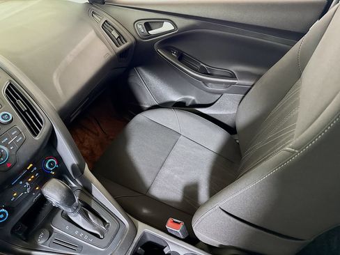 Used 2018 Ford Focus SE FWD image 19