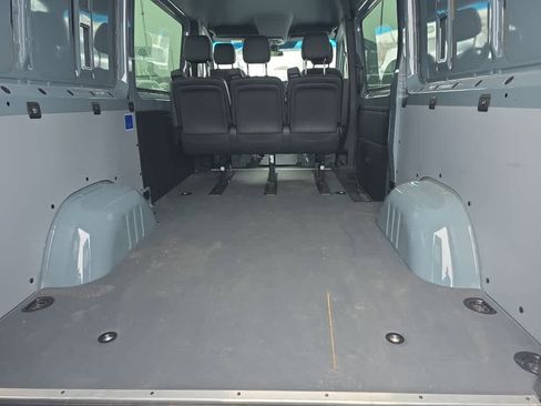 Used 2021 Mercedes-Benz Sprinter 2500 image 7