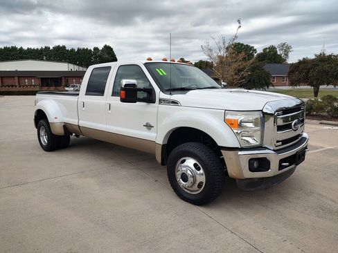 Used 2011 Ford F450 Lariat w/ Chrome Pkg image 5