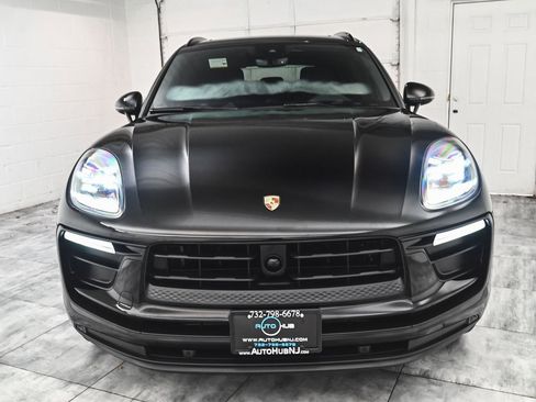 Used 2023 Porsche Macan image 2