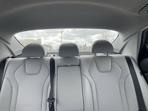 Used 2025 Hyundai Elantra Limited image 9