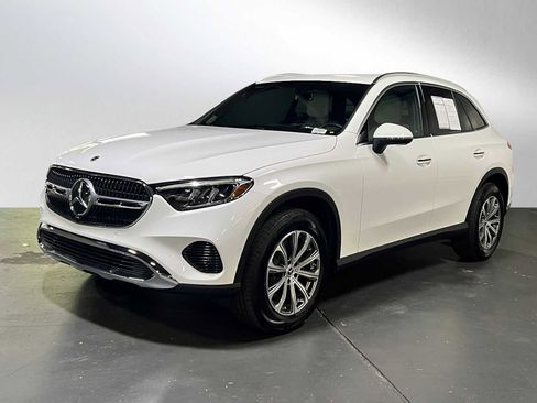 Certified 2025 Mercedes-Benz GLC 300 image 3