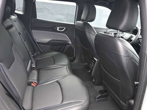 Used 2023 Jeep Compass Latitude image 16