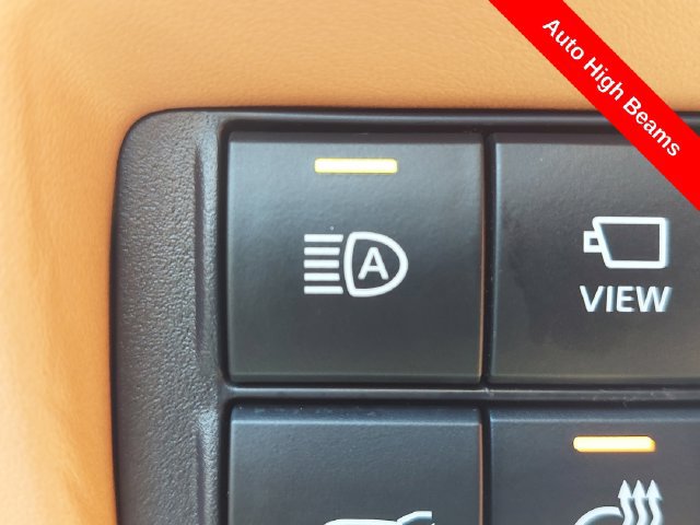 Certified 2020 Toyota Highlander Platinum AWD/4WD image 31