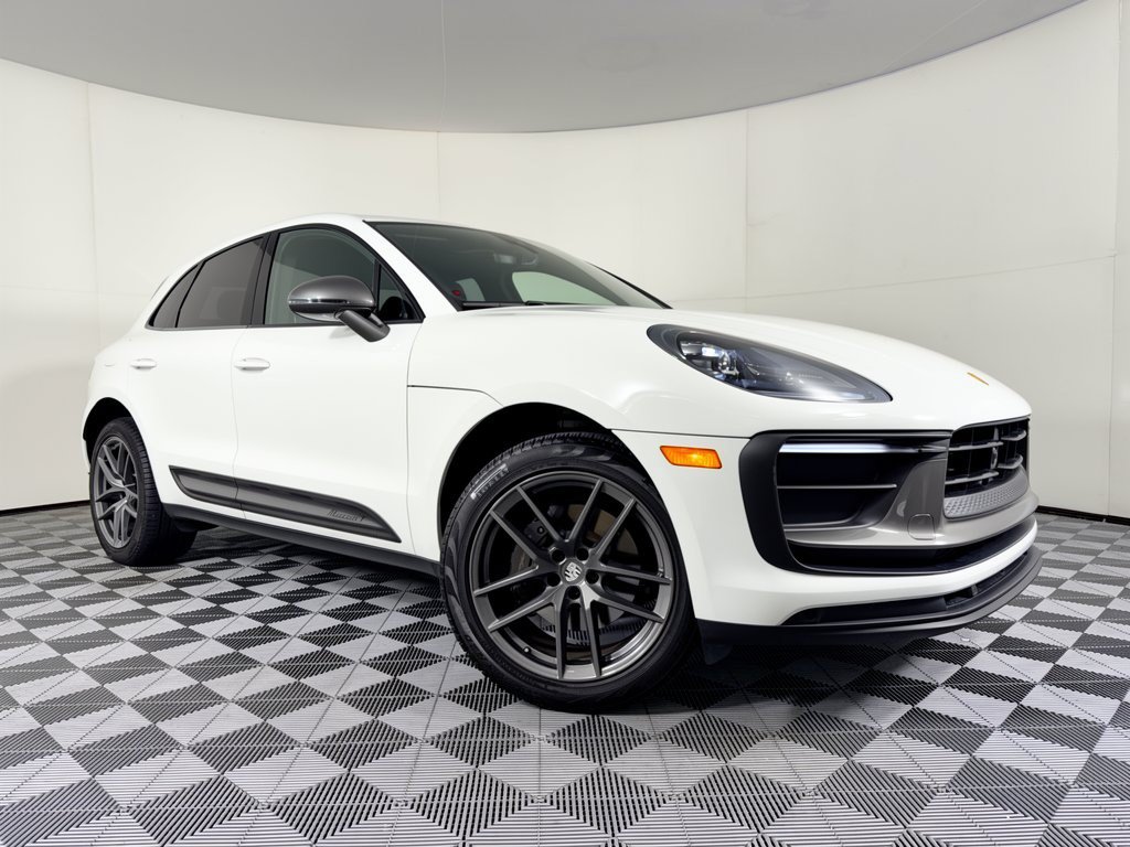 Certified 2025 Porsche Macan Turbo AWD/4WD image 7