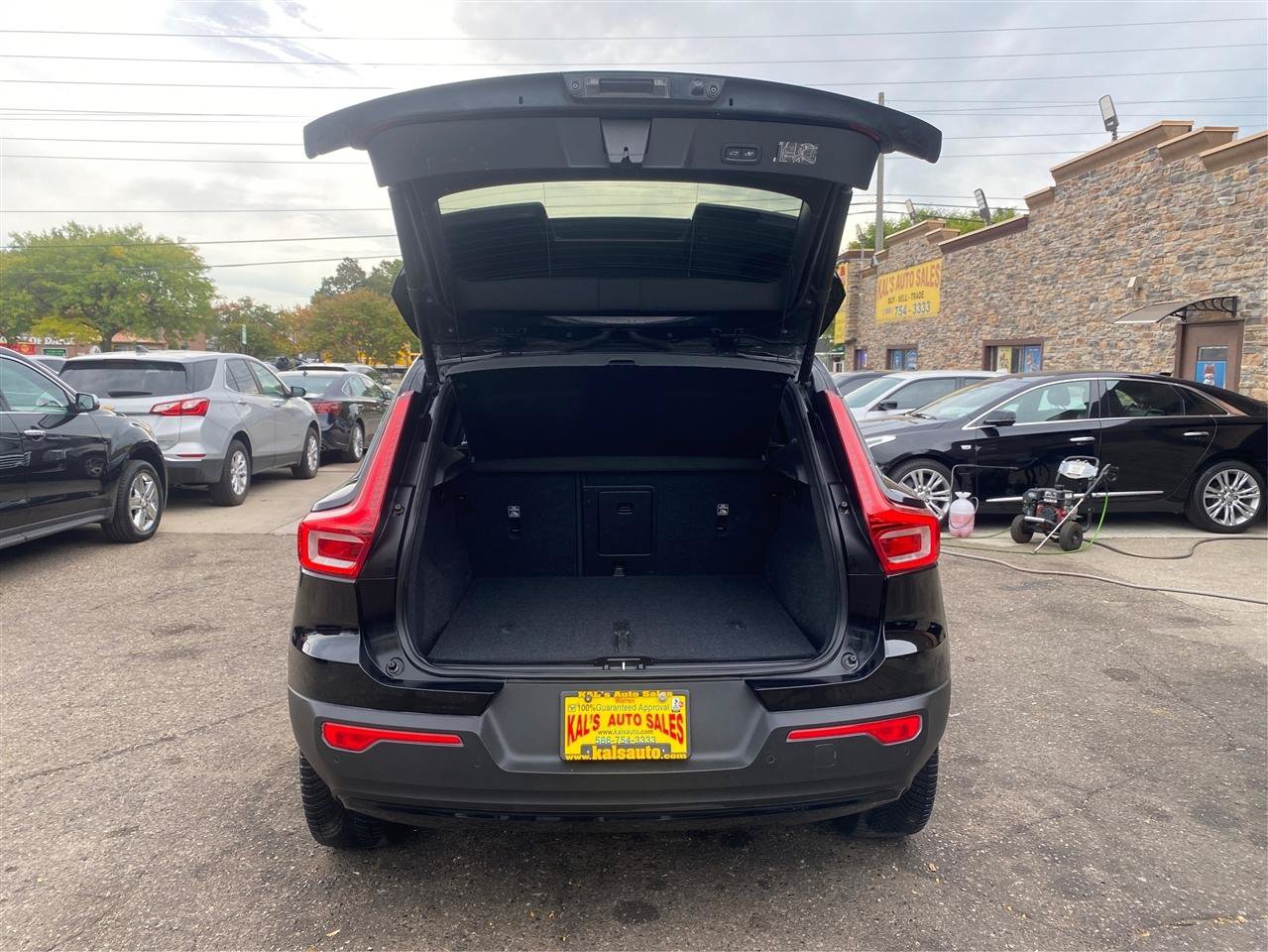 Used 2021 Volvo XC40 T5 R-Design AWD/4WD image 13