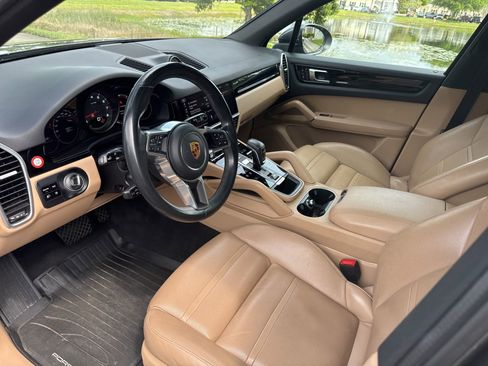 Used 2021 Porsche Cayenne image 6