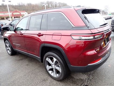 Certified 2024 Jeep Grand Cherokee Limited w/ Luxury Tech Group II image 3