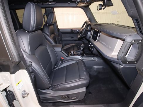 New 2025 Ford Bronco Outer Banks image 14