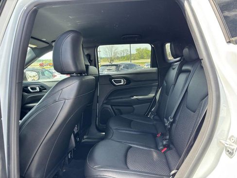 Used 2025 Jeep Compass Latitude w/ Altitude Special Edition image 10