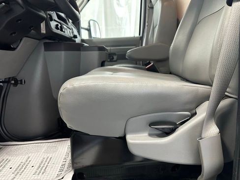 Used 2024 Ford E-350 and Econoline 350 Super Duty image 13