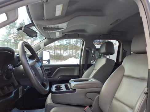 Used 2019 Chevrolet Silverado 2500 W/T w/ WT Convenience Package image 9