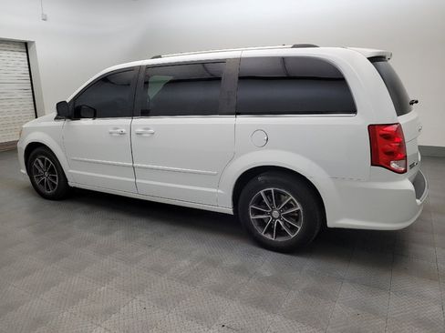 Used 2017 Dodge Grand Caravan SXT FWD image 3