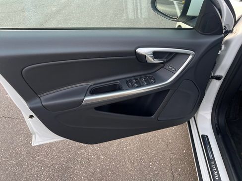 Used 2017 Volvo S60 T5 Dynamic image 10