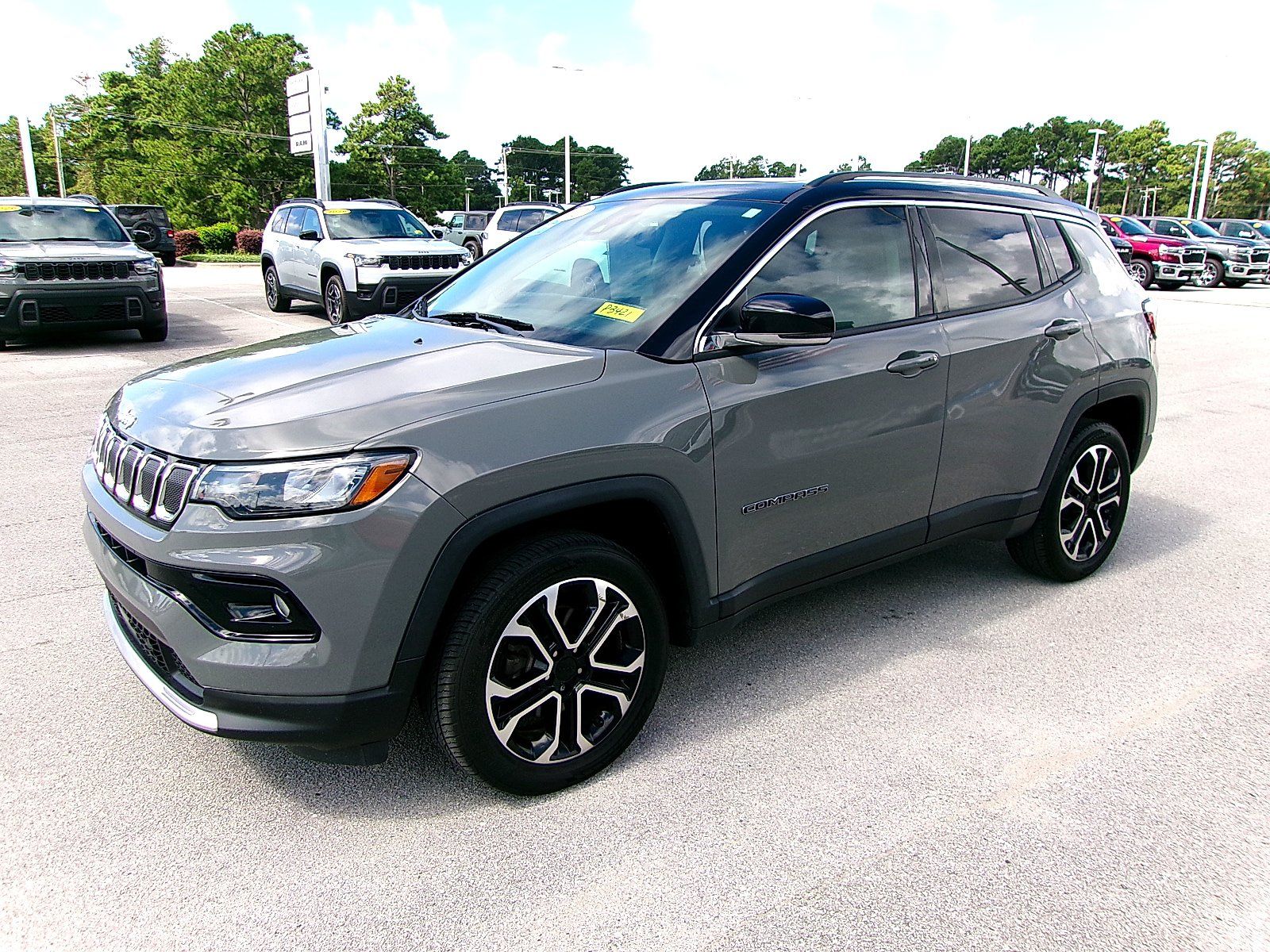 Used 2022 Jeep Compass Limited w/ Sun and Sound Group AWD/4WD image 2
