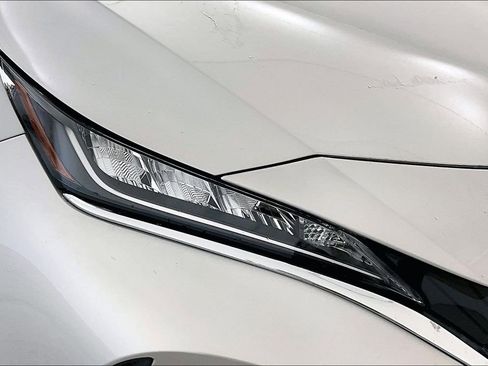 Used 2022 Toyota Venza XLE image 39