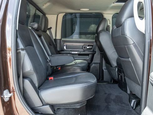 Used 2015 RAM 3500 Laramie w/ Convenience Group AWD/4WD image 19