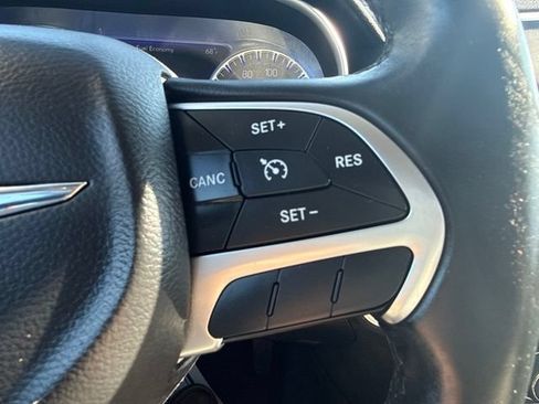 Used 2016 Chrysler 300 Limited AWD/4WD image 20