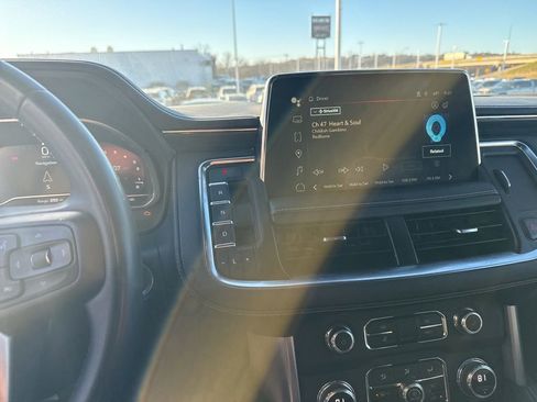 Used 2023 GMC Yukon XL SLT image 13