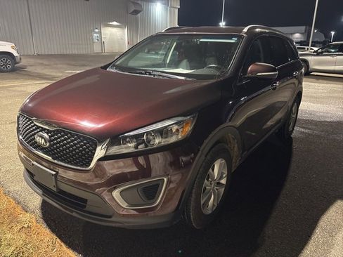 Used 2016 Kia Sorento LX w/ LX Convenience Package image 2
