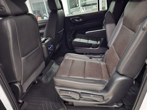 Used 2021 Chevrolet Suburban High Country RWD image 33
