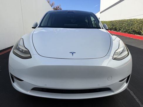Used 2022 Tesla Model Y Long Range AWD/4WD image 6