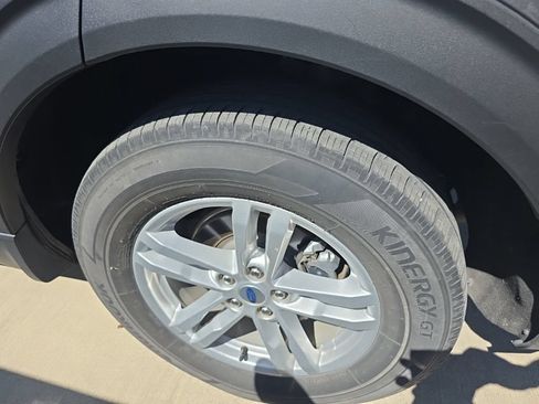 Used 2023 Ford Explorer XLT w/ Equipment Group 202A RWD image 3